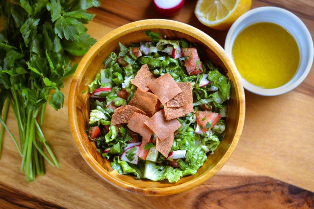 شوربة، فتوش وأرز باللحمة... 3 وجبات رئيسية على مائدة الإفطار